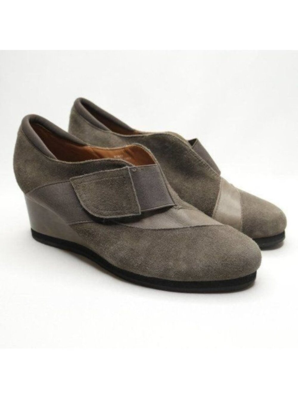 Earthies Bondy Women's Size 8.5 Gray Suede Slip On Wedge Heels